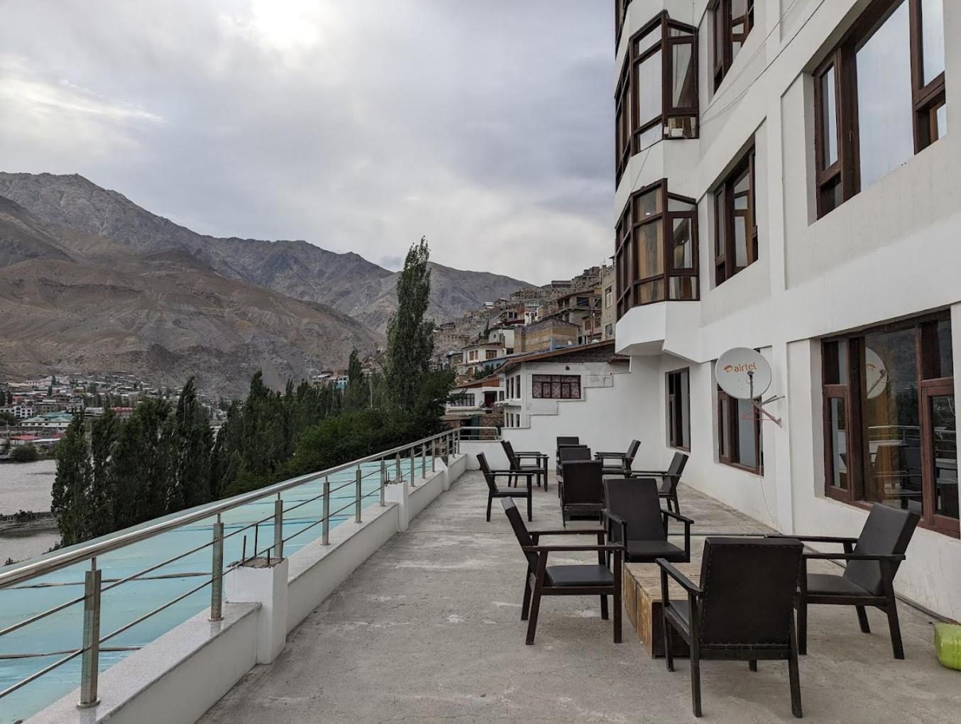 Hotel White Castle Kargil Exterior foto