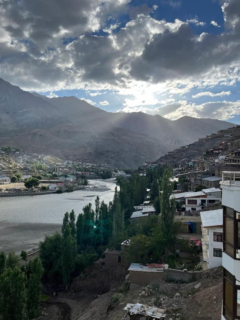 Hotel White Castle Kargil Exterior foto